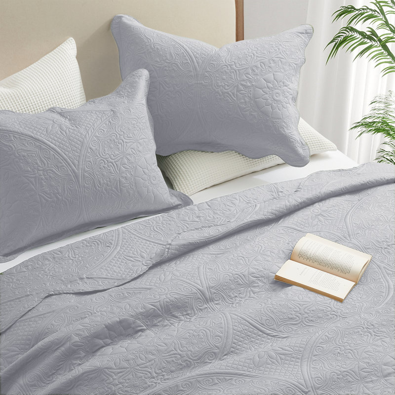 Floral Embossed Quilt Set, King Bedspread + 2 Standard Shams, Silver