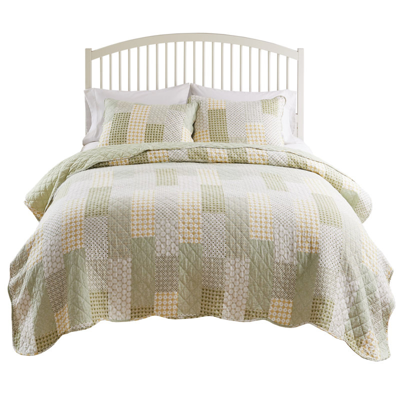 King White Cotton Reversible Quilt Set with Scallop Embellishment