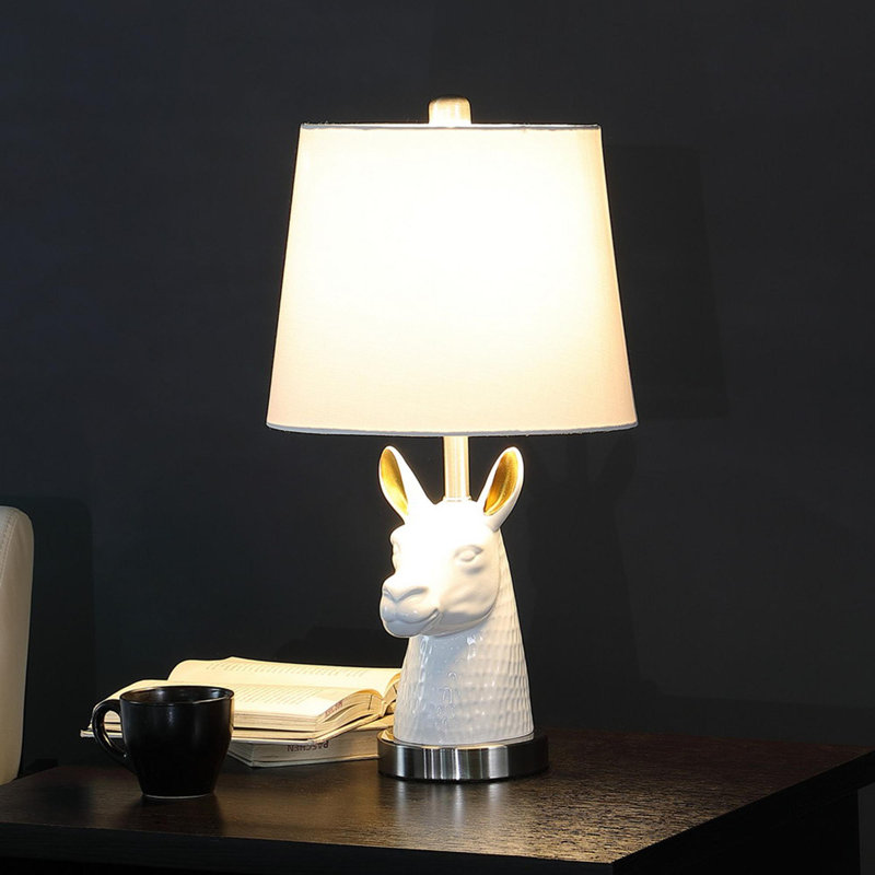 Lampe de table 20,5 po en résine blanche