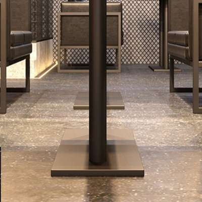 Ensemble de table et chaises de style industriel
