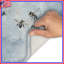 Abeilles volantes sur un tapis de bain bleu-1064411030