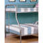 Lit superposé simple au-dessus d'un lit double en métal de style contemporain argenté avec matelas en angle prêt à être utilisé dans la chambre à coucher