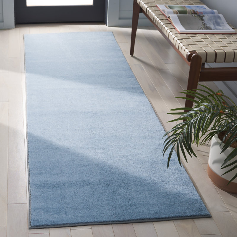 Tapis bleu clair en polyester tissé à la machine Aldo, Tapis de couloir 2 pi 3 po x 8 pi
