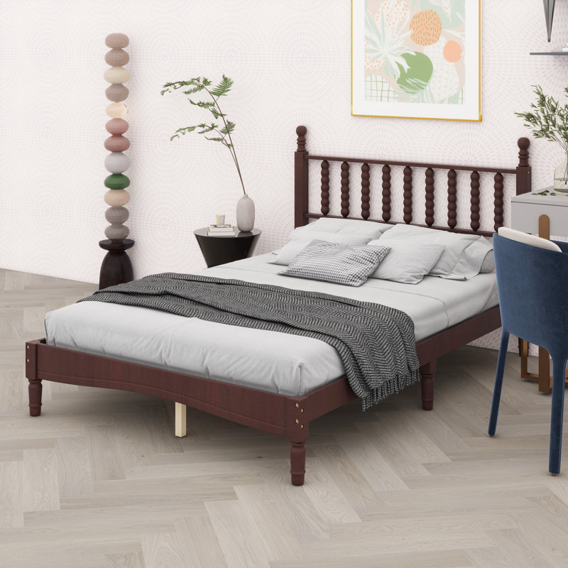 Lit plateforme en bois d'inspiration rétro avec tête de lit en forme de gourde et support en lattes de bois, Lit double