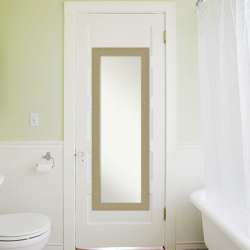 Miroir pleine longueur sur la porte Yelton