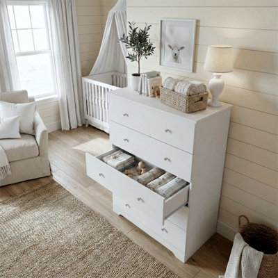 Blaklee 31.3" W 5-Drawer Wood Dresser