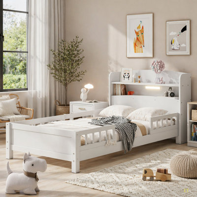 Lit plateforme simple en bois avec éclairage à DEL intégré, tête de lit avec rangement et garde-corps