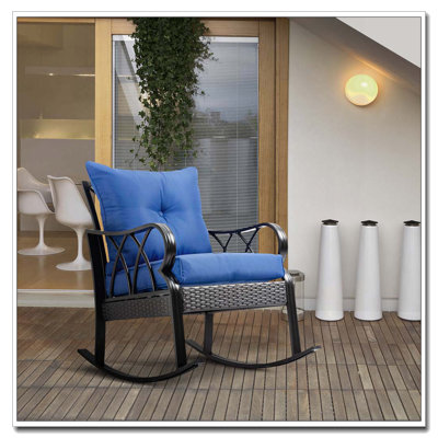 Chaise berçante d'extérieur en osier et rotin