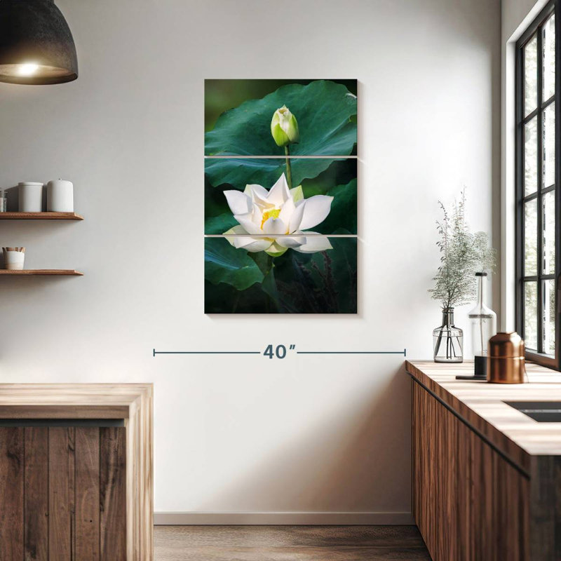 Harnek en fleurs de lotus blancs, H 38 po x l 24 po