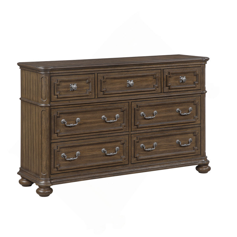 Commode traditionnelle avec 7 tiroirs et poignées antiques