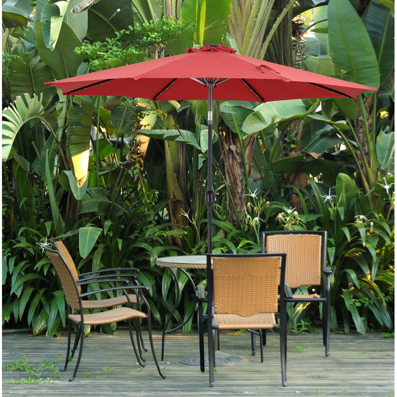 Parasol lumineux de 9,5 pi en polyester solaire 32 lumières DEL avec réglage de l'inclinaison et tissu résistant aux rayons UV