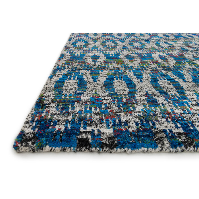 Tapis bleu en soie crocheté à la main Morley Ikat, Rectangle 4 pi x 6 pi