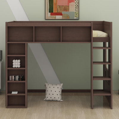 Lit mezzanine en bois avec armoires de rangement et tablettes