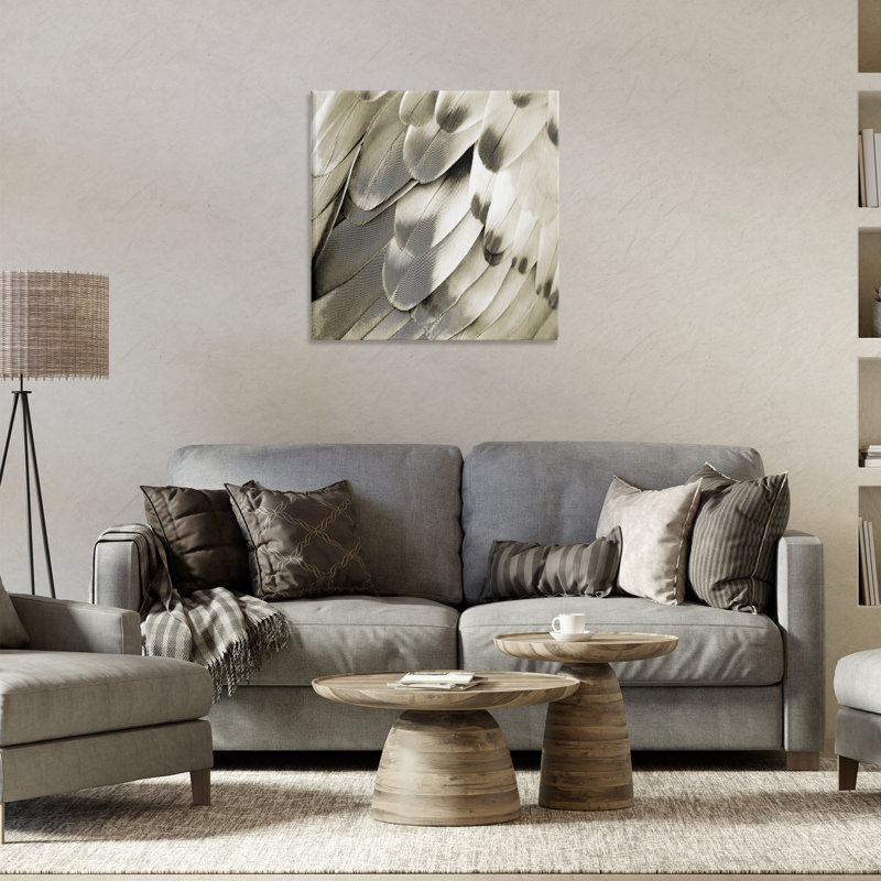 Art mural sur toile Sleek Feathers Gros plan par Julia Bosco, H 24 po x l 24 po