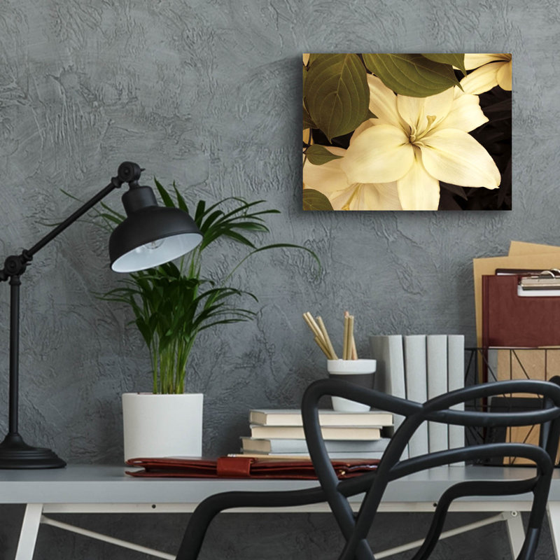 «Lily And Leaves» par Rebecca Swanson, H 12 po x l 16 po x P 0,13 po