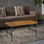 Table basse d'extérieur rectangulaire avec pieds tubulaires en angle et plateau en bois
