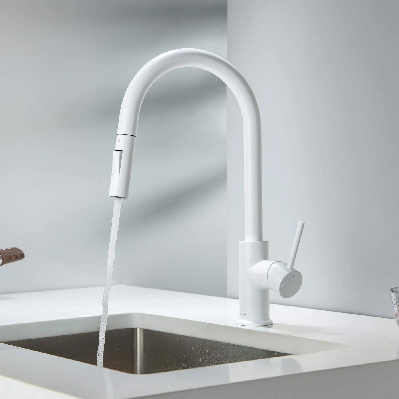 Circular Pull-Down Kitchen Faucet, Matte White