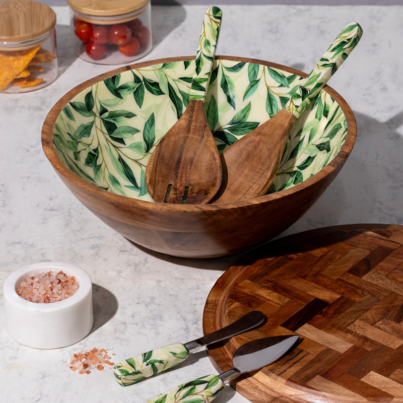 Bols à salade en bois avec incrustation de chevrons sur le couvercle en bois et les outils en bois - clair