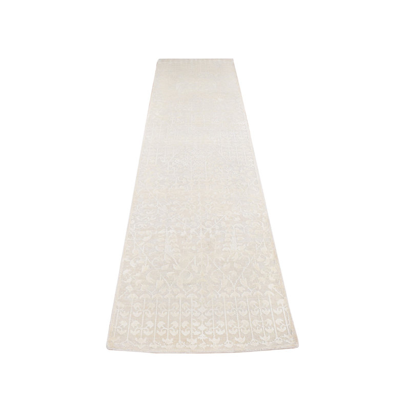 Tapis de couloir 2 pi 6 po x 8 pi 3 po en soie pure ton sur ton ivoire avec laine 43CC530455A64D5F8767973DAD73E00F