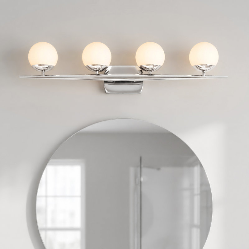 Applique murale Kaylianie chromée à 4 lumières avec abat-jour en verre opale satiné gravé, Chrome