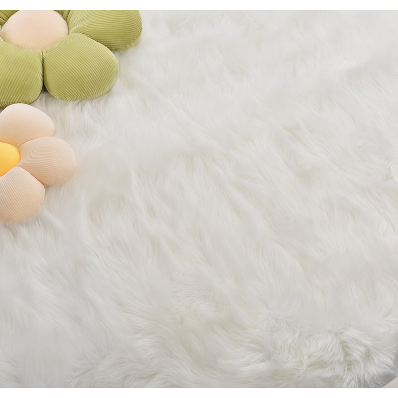 Tapis blanc en fausse fourrure Novelty Verlean, Nouveauté 4 pi x 6 pi