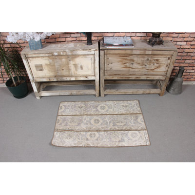 Tapis rétro vintage en patchwork turc de petite taille avec motif anatolien beige discret pour décoration rustique antique