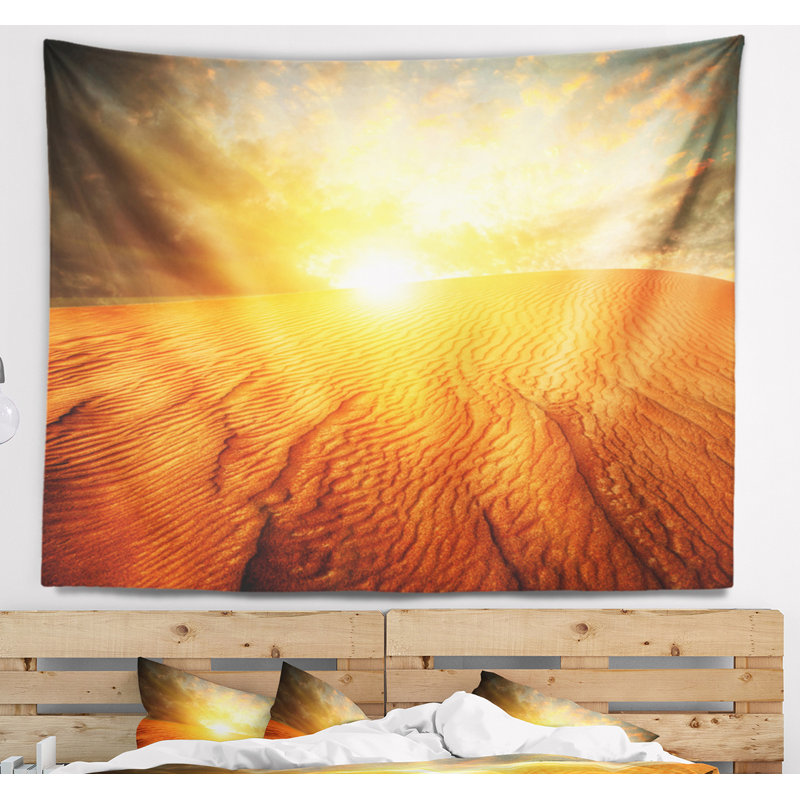 Paysage de sable avec tapisserie soleil, H 50 po x l 60 po