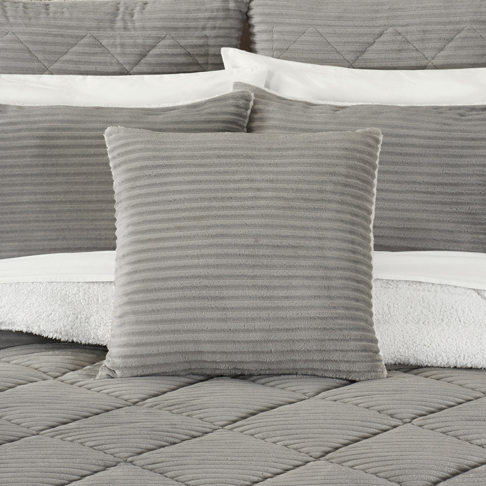 Everett 20" x 20" Throw Pillow, Light Gray