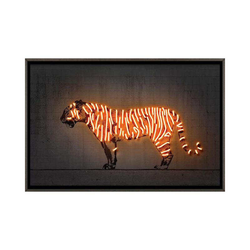 «Tiger» par Octavian Mielu - Impression sur toile, H 18 po x l 26 po x P 1,5 po, Cadre en bois rustique foncé, Pas de tapis