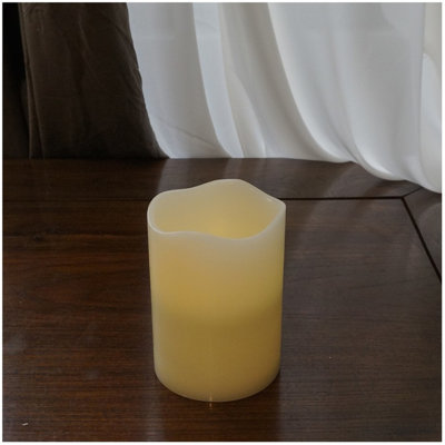 Bougie de Noël 5,5 po à DEL en cire scintillante sans flamme