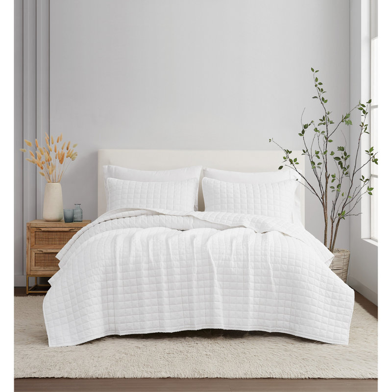 Nena Bedding, Full / Double Quilt + 2 Standard Pillow Shams, White