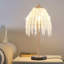 Lampe de table - Cascade rétro avec abat-jour en perles de cristal et base texturée en marbre pour le salon, la chambre à coucher ou le bureau, lampe de table élégante en cristal de 19 po (ampoule non incluse), lampe de table