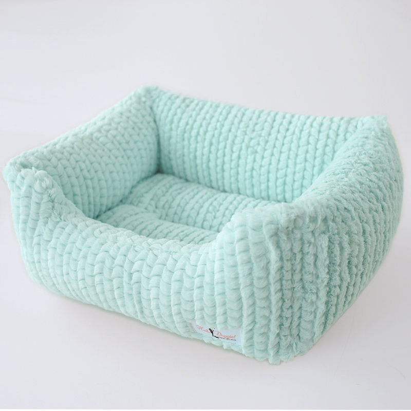Paris Pet Bed, Large (14" W x 10" D x 7" H), Ice