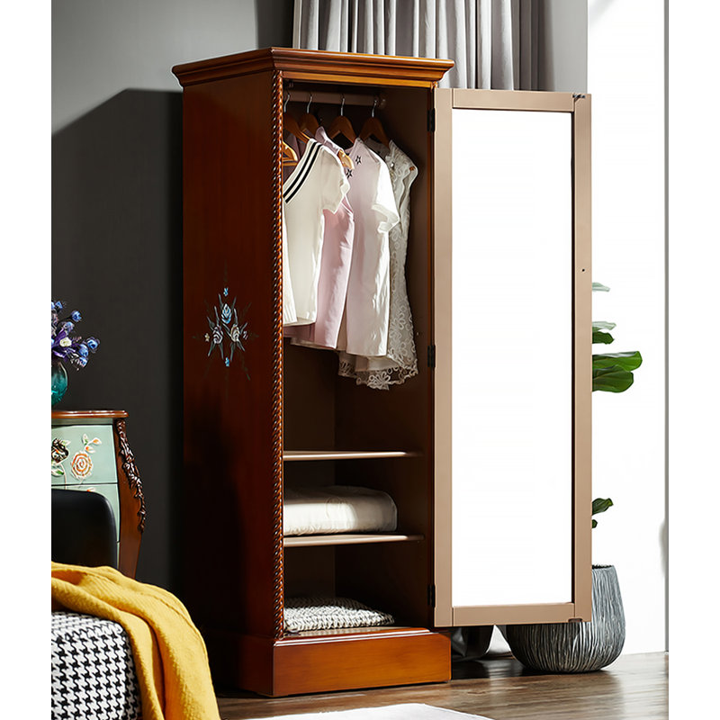 Petite armoire de style américain en bouleau