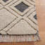 Tapis géométrique ivoire / noir en laine tissé à plat à la main Amarina-1327561161