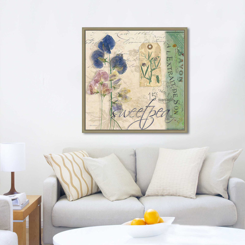 «Sweet Pea (Square)» par Carol Robinson, reproduction, H 21,5 po x l 21,5 po x P 2 po, Cadre flottant champagne