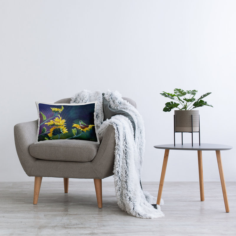 Coussin décoratif imprimé "Resting Birds on Sunflowers" par Andrew Kiss