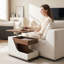 Une petite table d'appoint ou une table basse à hauteur réglable, idéale pour le salon, le balcon ou la chambre à coucher. Il est portable et comporte des compartiments de rangement, disponibles en blanc cassé et noyer