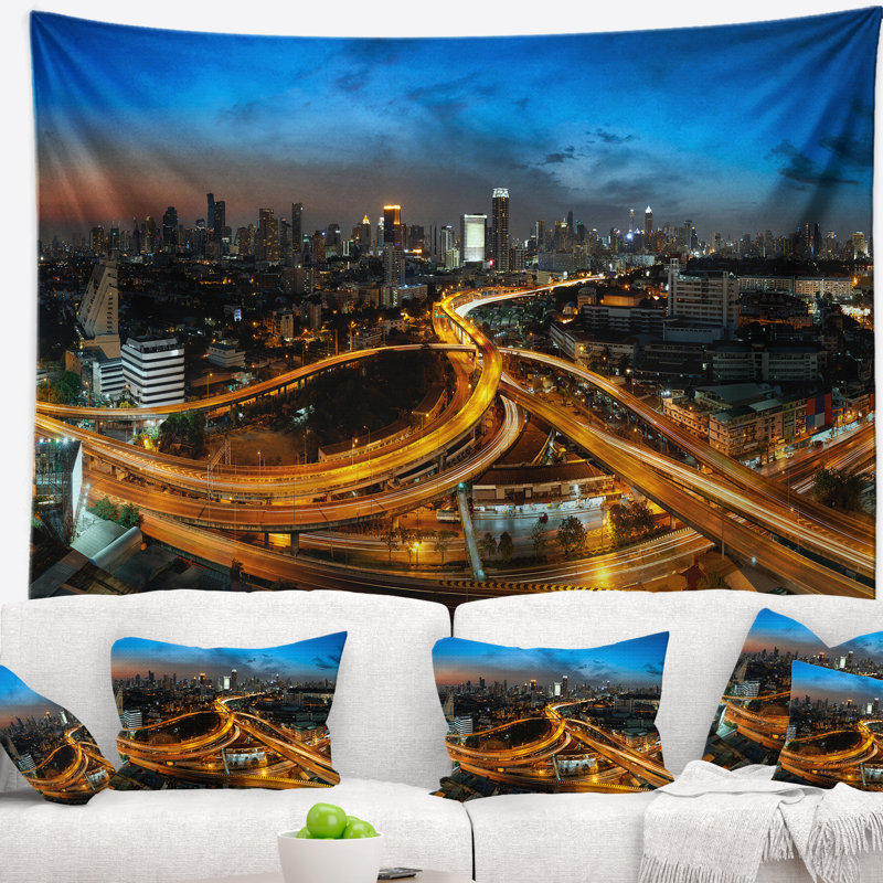 Cityscape de polyester avec une autoroute illuminée dans le tapisserie bangkok avec accessoires suspendus inclus