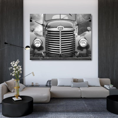 «17 Stories Deiter, Lori Gallery», art sur toile titré: International Truck