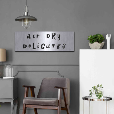Trinx «Laundry Room Delicates» par Sue Schlabach, art mural en métal