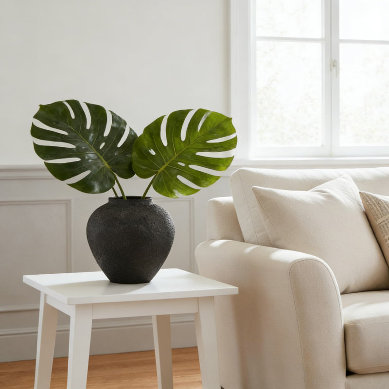 Grand vase rond noir avec aspect poterie