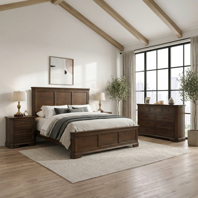 Ensemble de chambre avec très grand lit 4 pièces Wrentham, lit à panneau en bois, commode et deux tables de chevet, finition noyer antique