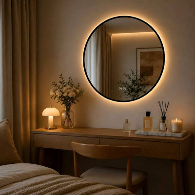 Miroir mural décoratif rond de 61 cm (24 po) avec cadre en aluminium noir, éclairage DEL à intensité variable et traitement antibuée, fixation murale