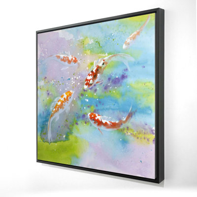 "Quatre poissons koi qui nagent"