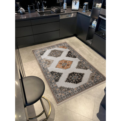 Tapis décoratif frangé beige à motif traditionnel multicolore