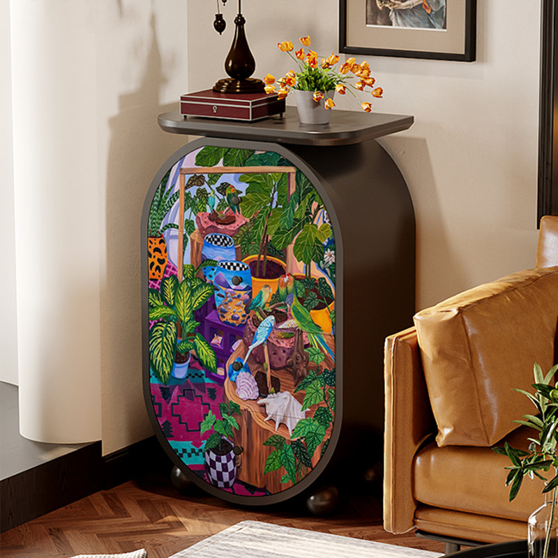 Commode ovale à motifs abstraits