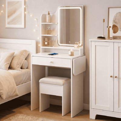 Petit meuble-lavabo Amisted avec miroir et prises de courant DEL, tiroirs de rangement et 3 tablettes, tabouret de rangement, chambre à coucher