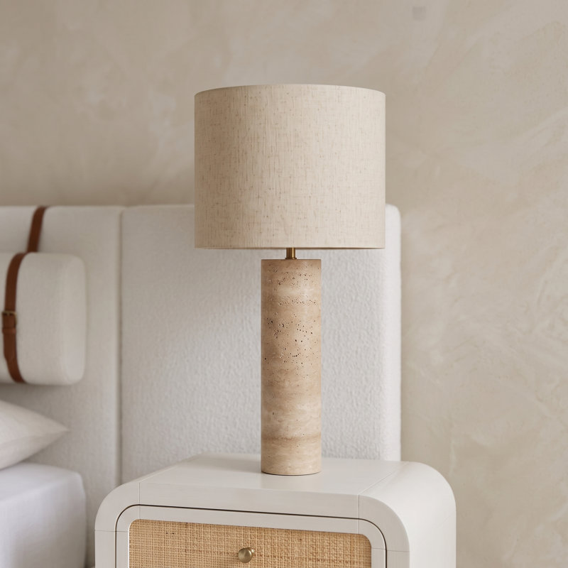 Lampe de table Titan Travertine en tissu texturé travertin et lin, Pierre, Travertin, Beige