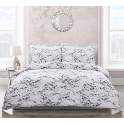 Carneshia Polyester Tufted Duvet Cover Set